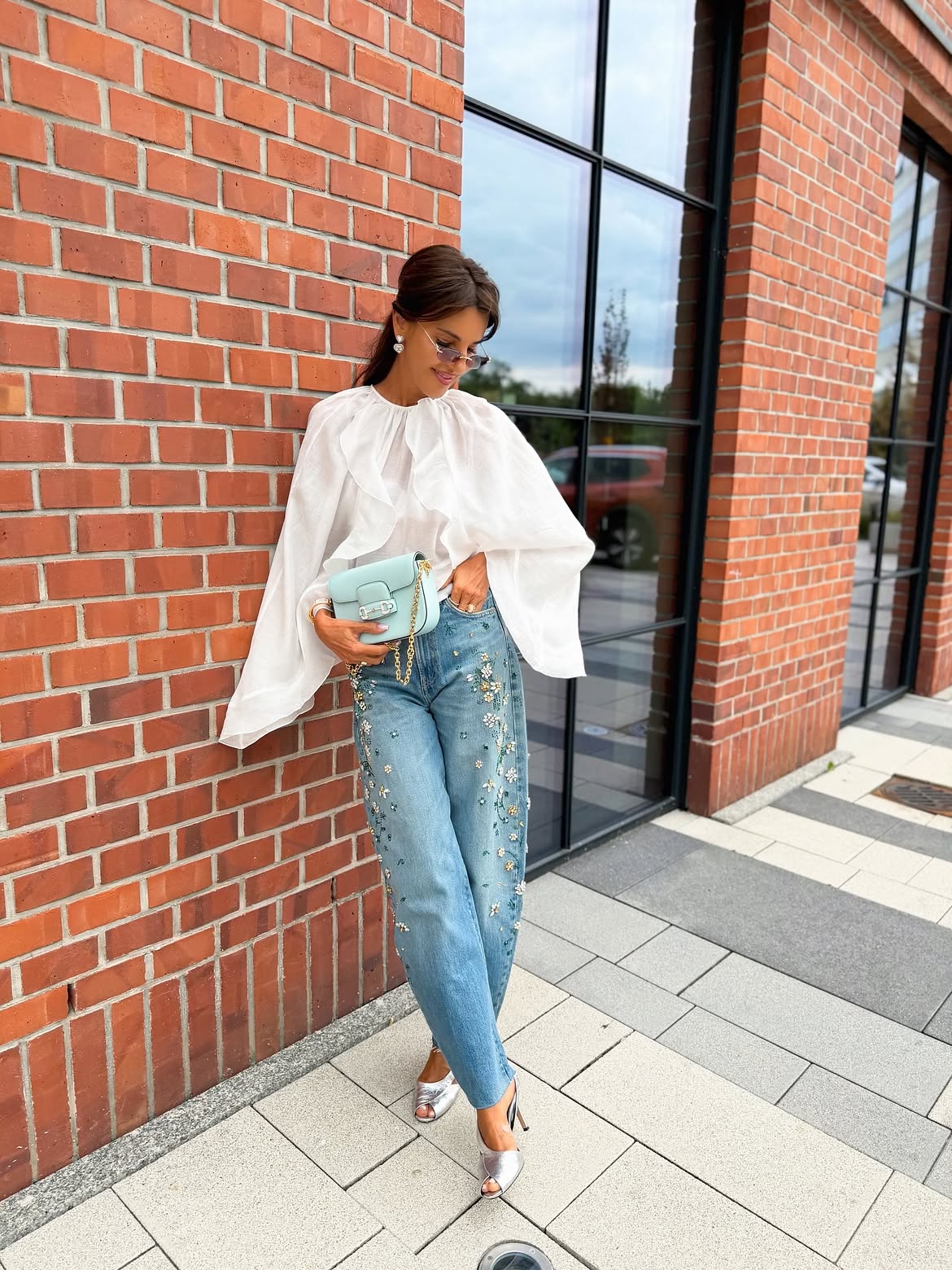 Kadın Mavi Yüksek Bel Taş ve Çiçek İşlemeli Wide Leg Jean Pantolon