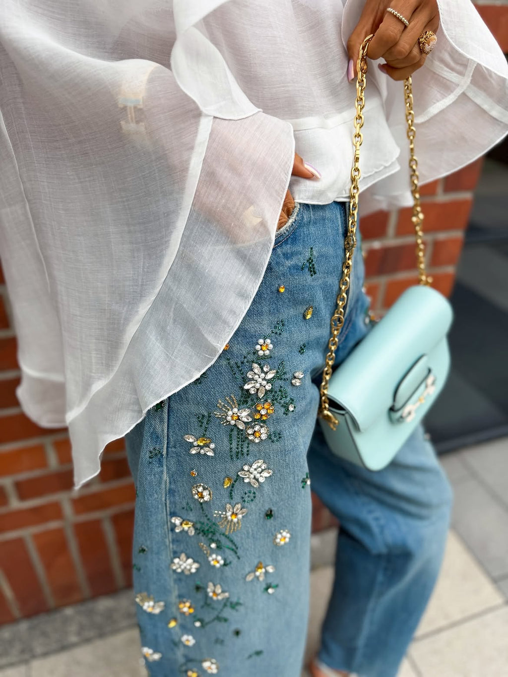 Kadın Mavi Yüksek Bel Taş ve Çiçek İşlemeli Wide Leg Jean Pantolon