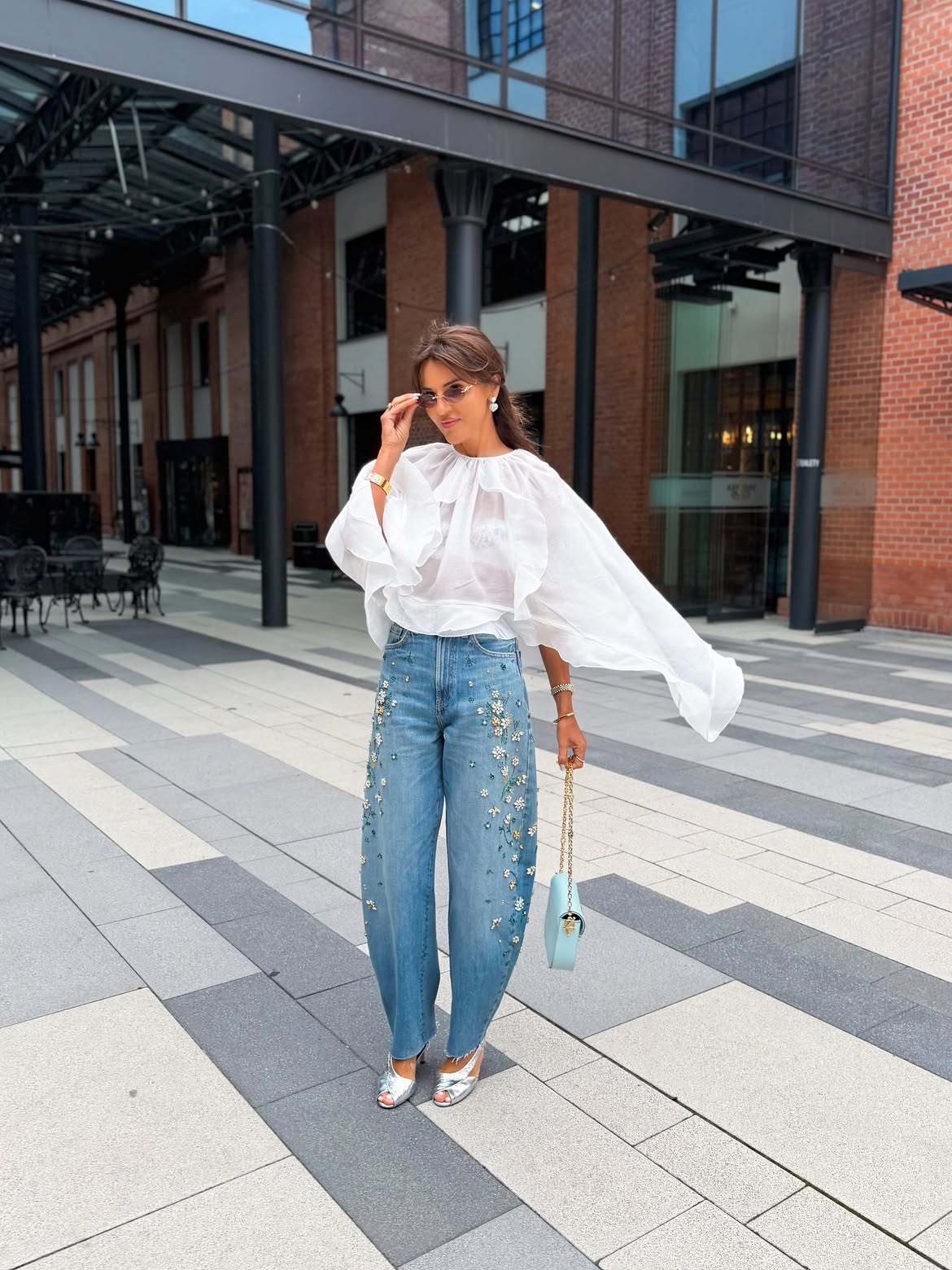 Kadın Mavi Yüksek Bel Taş ve Çiçek İşlemeli Wide Leg Jean Pantolon