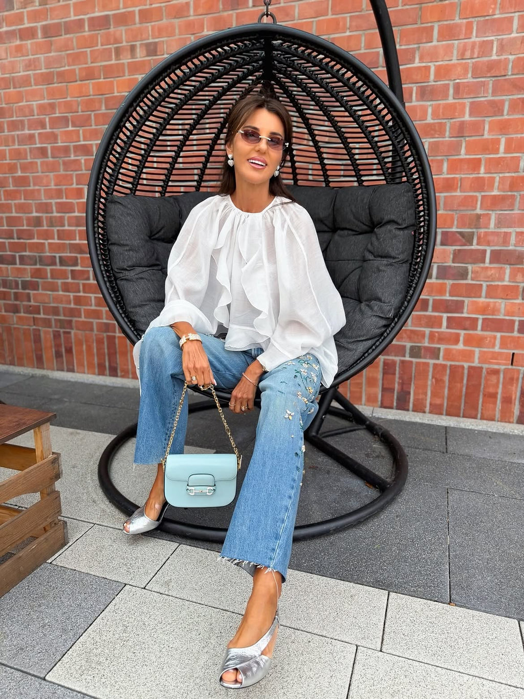 Kadın Mavi Yüksek Bel Taş ve Çiçek İşlemeli Wide Leg Jean Pantolon